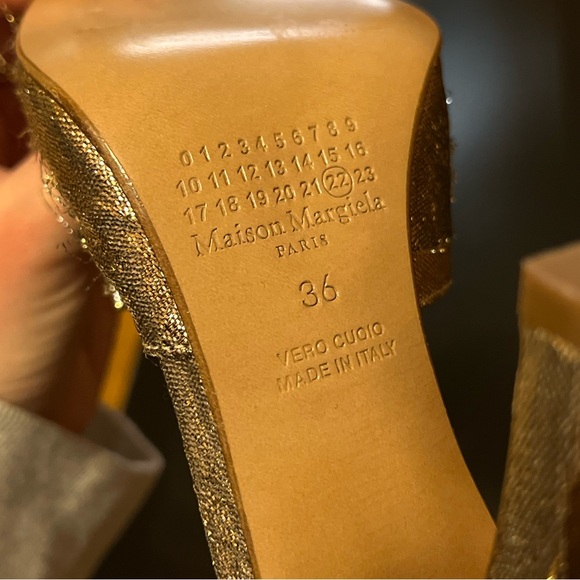 Maison Margiela Distressed Metallic Leather Pumps - Picture 9 of 10